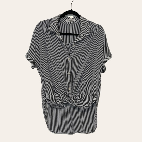 BCBGeneration Button Top - Picture 1 of 4